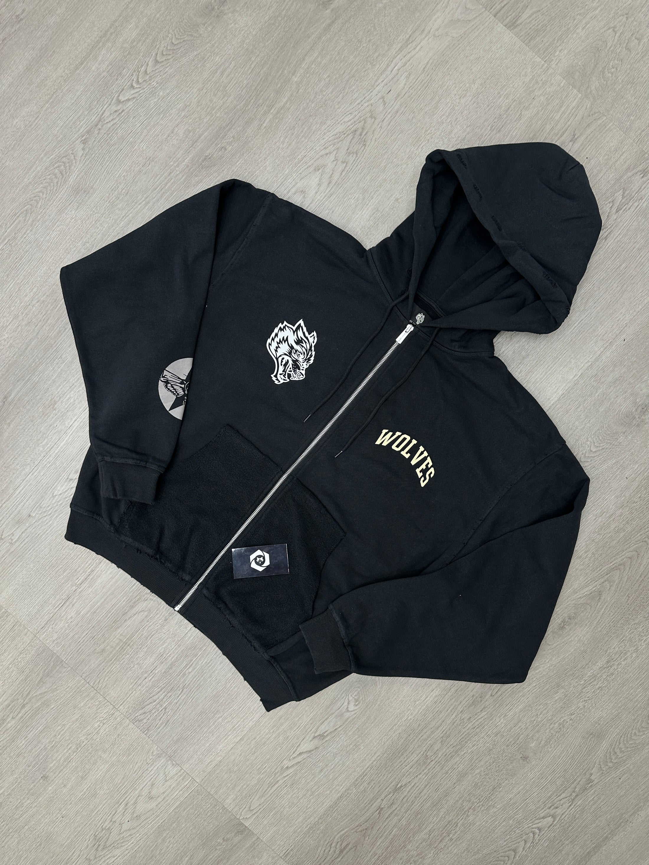 La Ca Frvr Grunge Moatis Zip Hoodie in Black